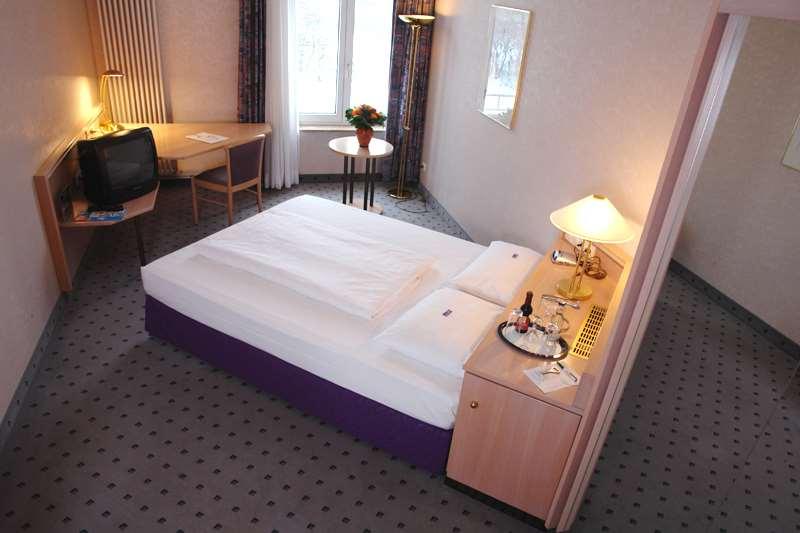 Hotel Plaza Premium Parkhotel 3*