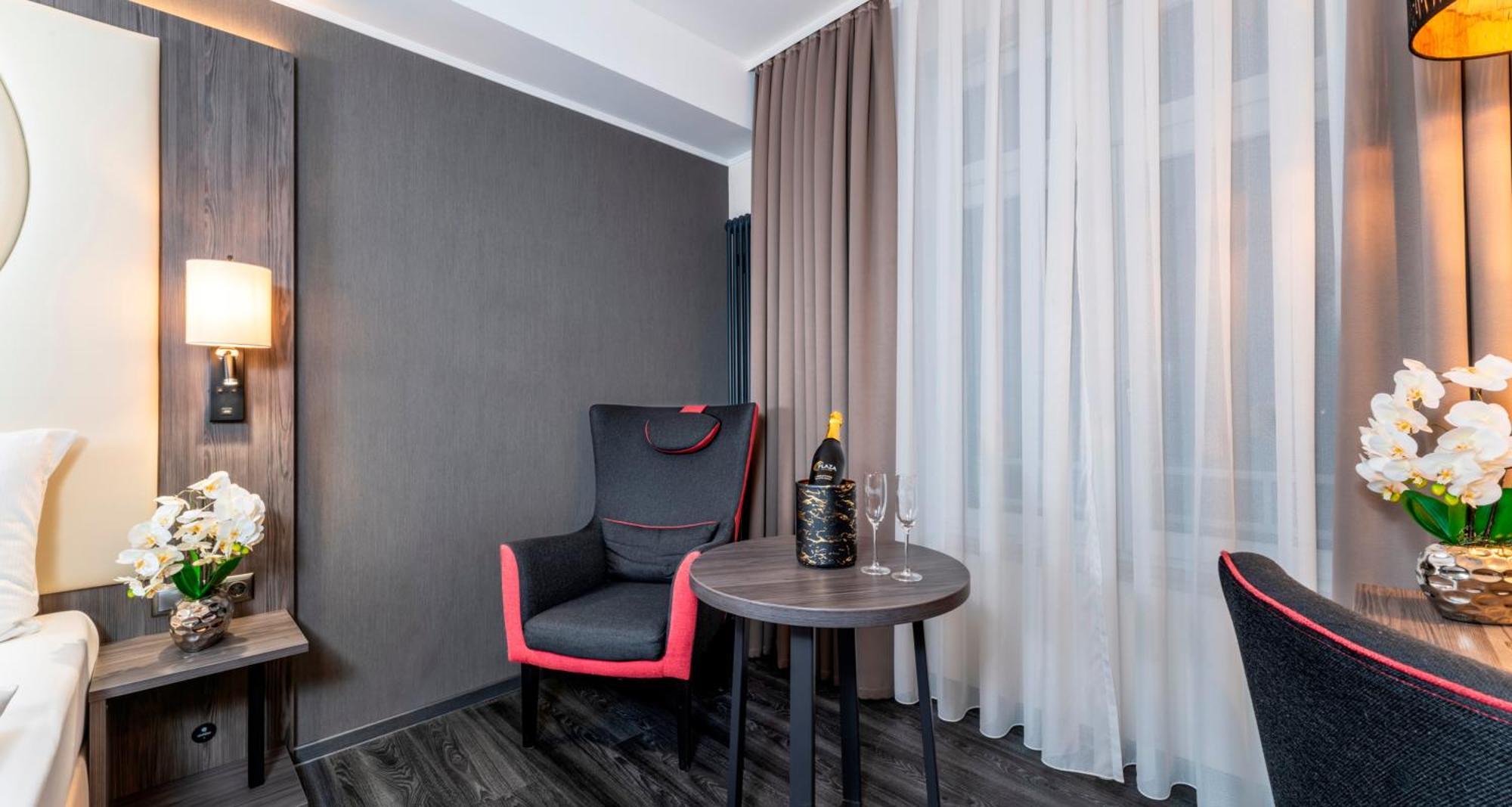 Hotel Plaza Premium Parkhotel 3*