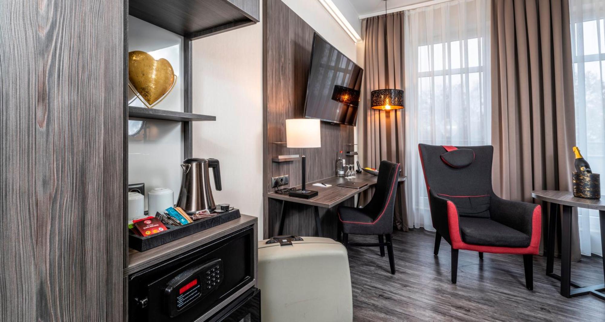 Hotel Plaza Premium Parkhotel 3*
