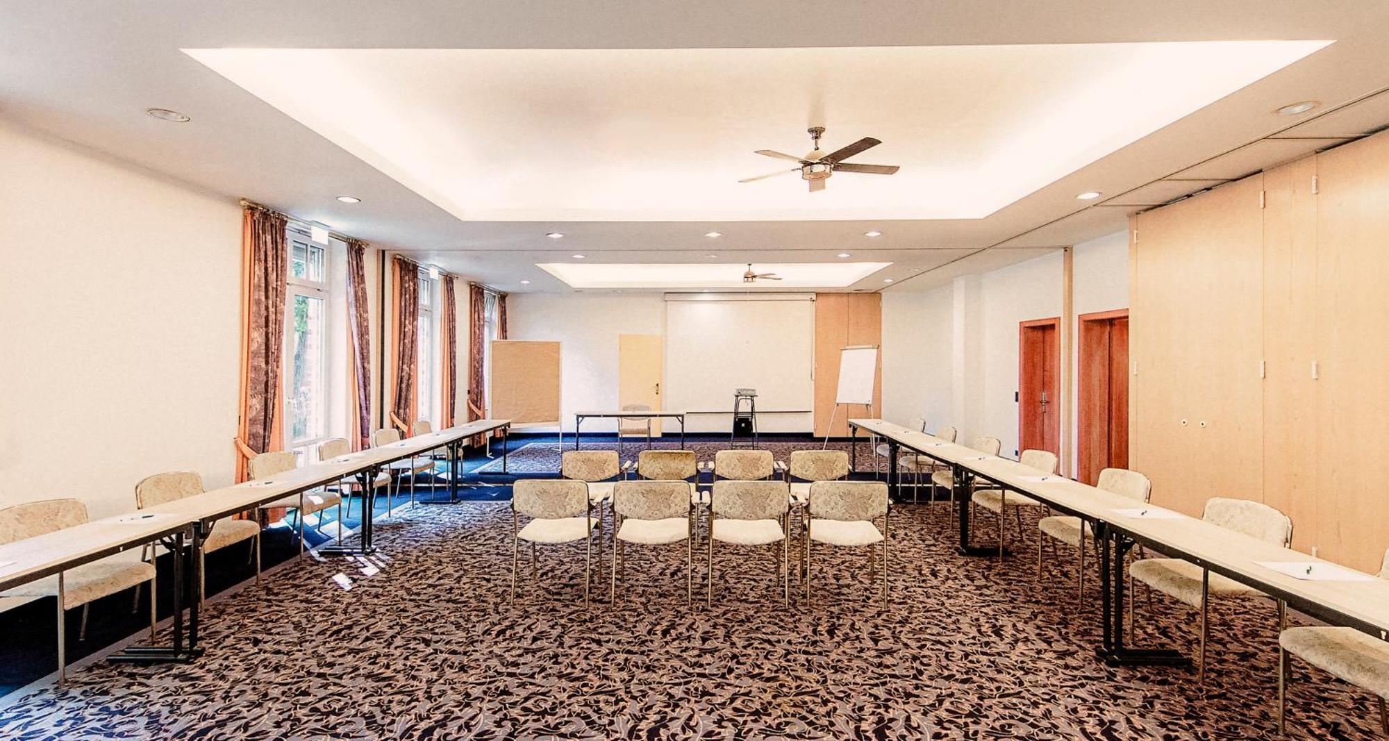 Plaza Premium Parkhotel Hotel 3*