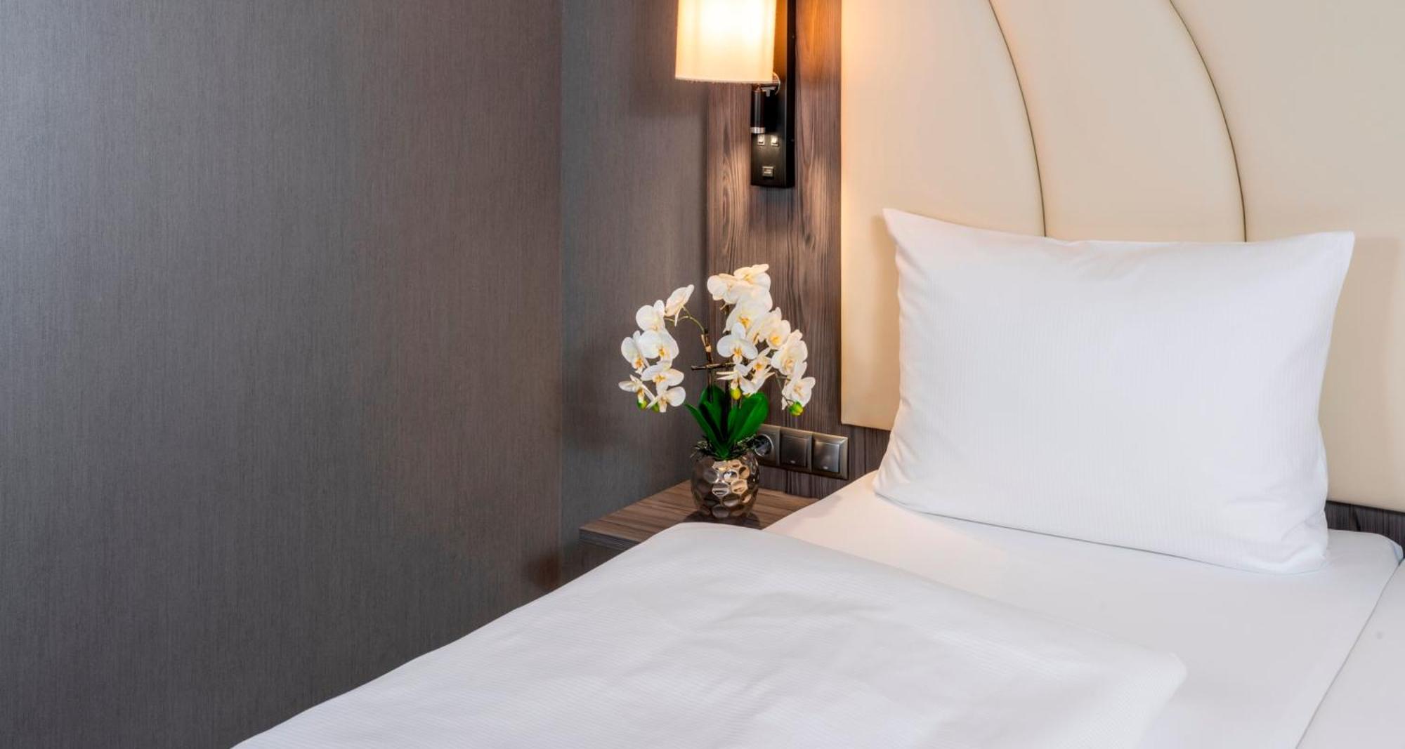 Hotel Plaza Premium Parkhotel 3*